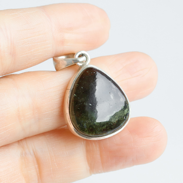 モルダバイト、スカベラ、カーピング【鑑別書付き】 モルダバイト、スカベラ、カーピング【鑑別書付き】