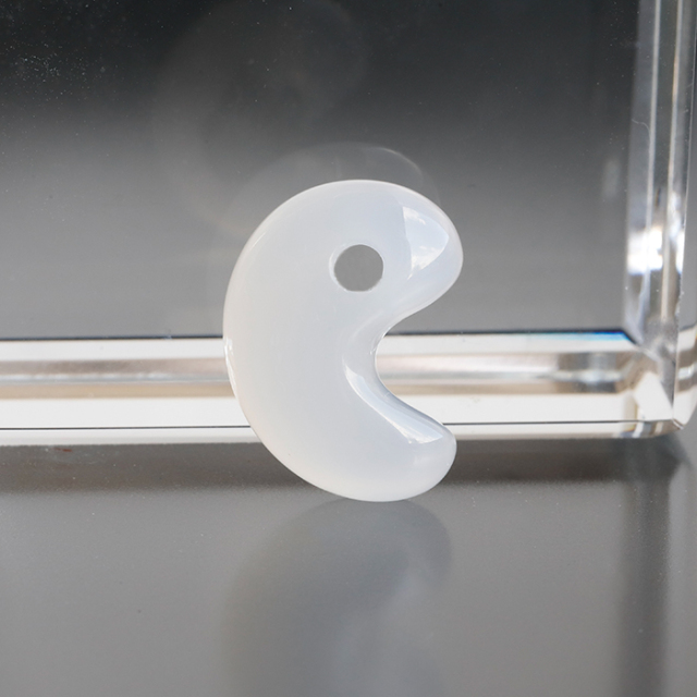 【ケイ様】津軽錦石　ルース　草入り瑪瑙　碧玉　サンダーエッグ　勾玉【おまけ付き】 勾玉 白雪瑪瑙 北海道花石産 20mm ギャランティーカード付き