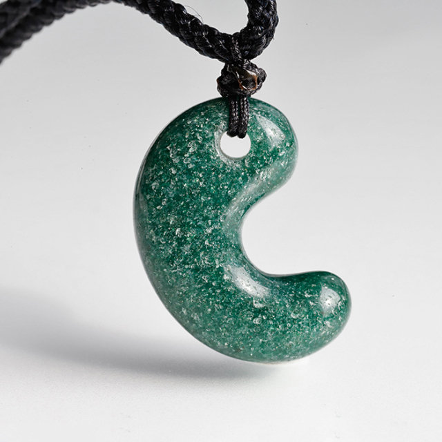 特価!グリーンアベンチュリンの勾玉ペンダント