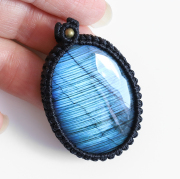 【伊勢】ラブラドライトのまくらめペンダントトップ 　　No.1