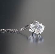 限定!ハーキマーダイヤモンドの原石　ミニペンダントトップ　11×8mm 【5】