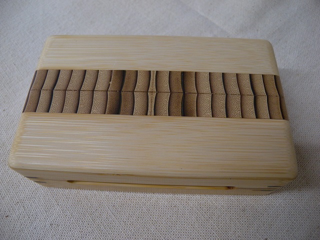 銘木毛鈎箱　樹種：バンブー