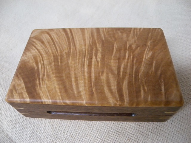 木製フライボックス 銘木毛鈎箱 HANDCRAFT NATURAL WOOD FLY BOX 樹種：花梨 ハンド