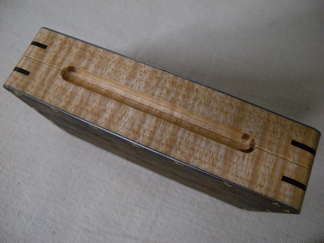 手刺しゅう　免状箱　木製 横長道具箱｜家を装う｜中川政七商店 公式サイト