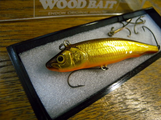 ENDOH・ART・CR（エンドウアートクラフト）　WOOD BAIT（ウッドベイト）　ENDOH ORIGINAL MINOW　WB 8FA　金ワカ　 ２００２年製