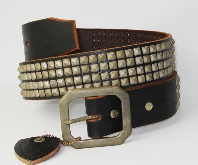 正規取扱HTC(Hollywood Trading Company)　4 row Pyramid Silver Studs Belt(4連ピラミッドシルバースタッズベルト)　ブラック