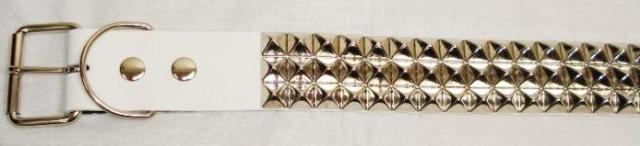 正規取扱店666 Studded Gear 666スタッデッドギア　3連ピラミッドスタッズベルト　ホワイトレザーxシルバースタッズ