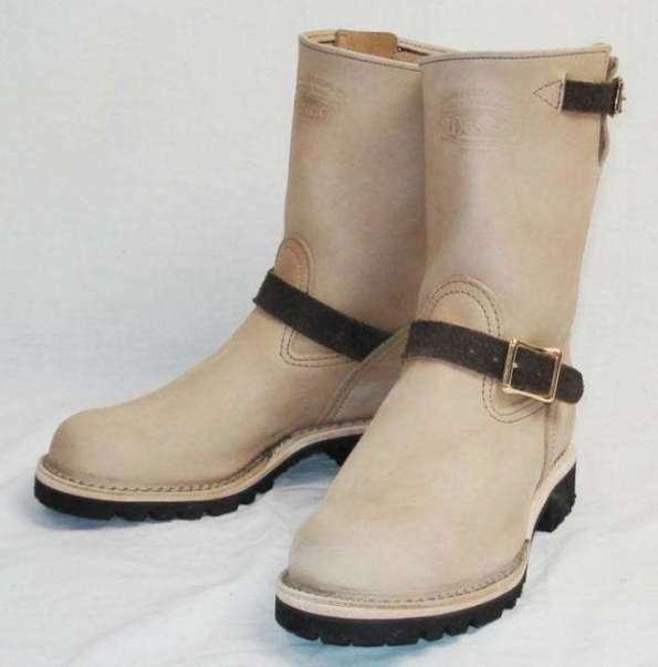 (即決の方値段交渉あり)Wesco エンジニアブーツ ベージュ 9 EE 正規ディーラー Wescoウエスコ Boss ボス ベージュxブラウン裏革