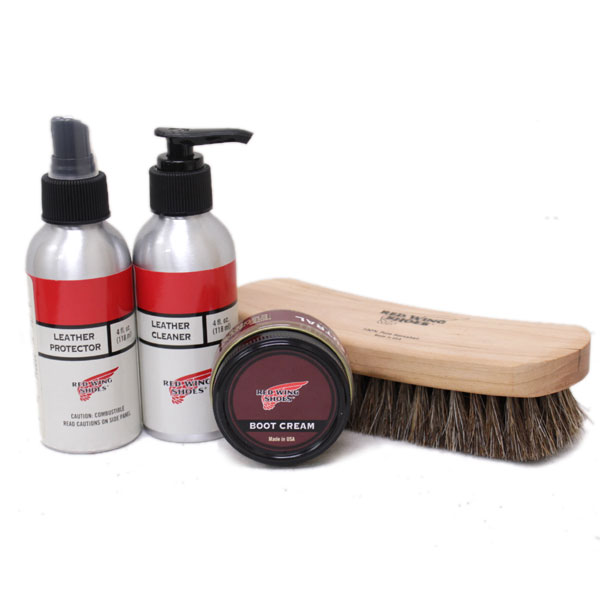 天候や交通事情により遅延が発生する場合がございます 当店は10 000円 税抜 以上で送料無料 詳細はこちら ブーツお手入れ方法 オイルドレザー編 オイルドレザーはふんだんにオイルを含んだレザーなので水に強い反面 このオイル分に落ちにくい汚れ