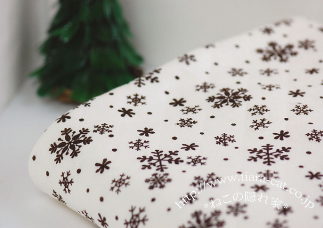 雪の結晶キルト　生成り