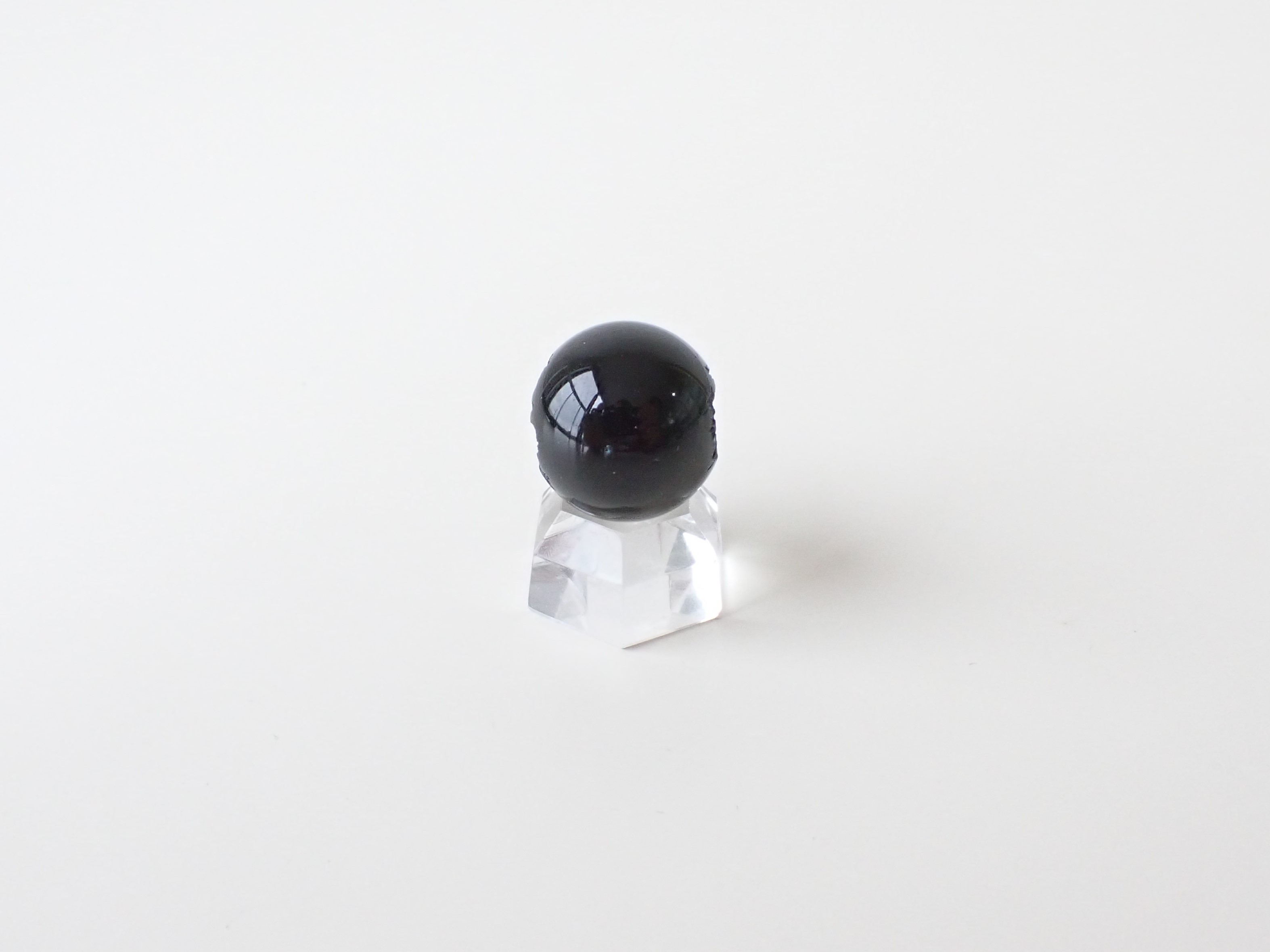 MA0422　【プレミアム】　モルダバイト　スフィア（丸玉）／一部原石肌　直径：１５．８ｍｍ　☆宝石鑑別書付き☆