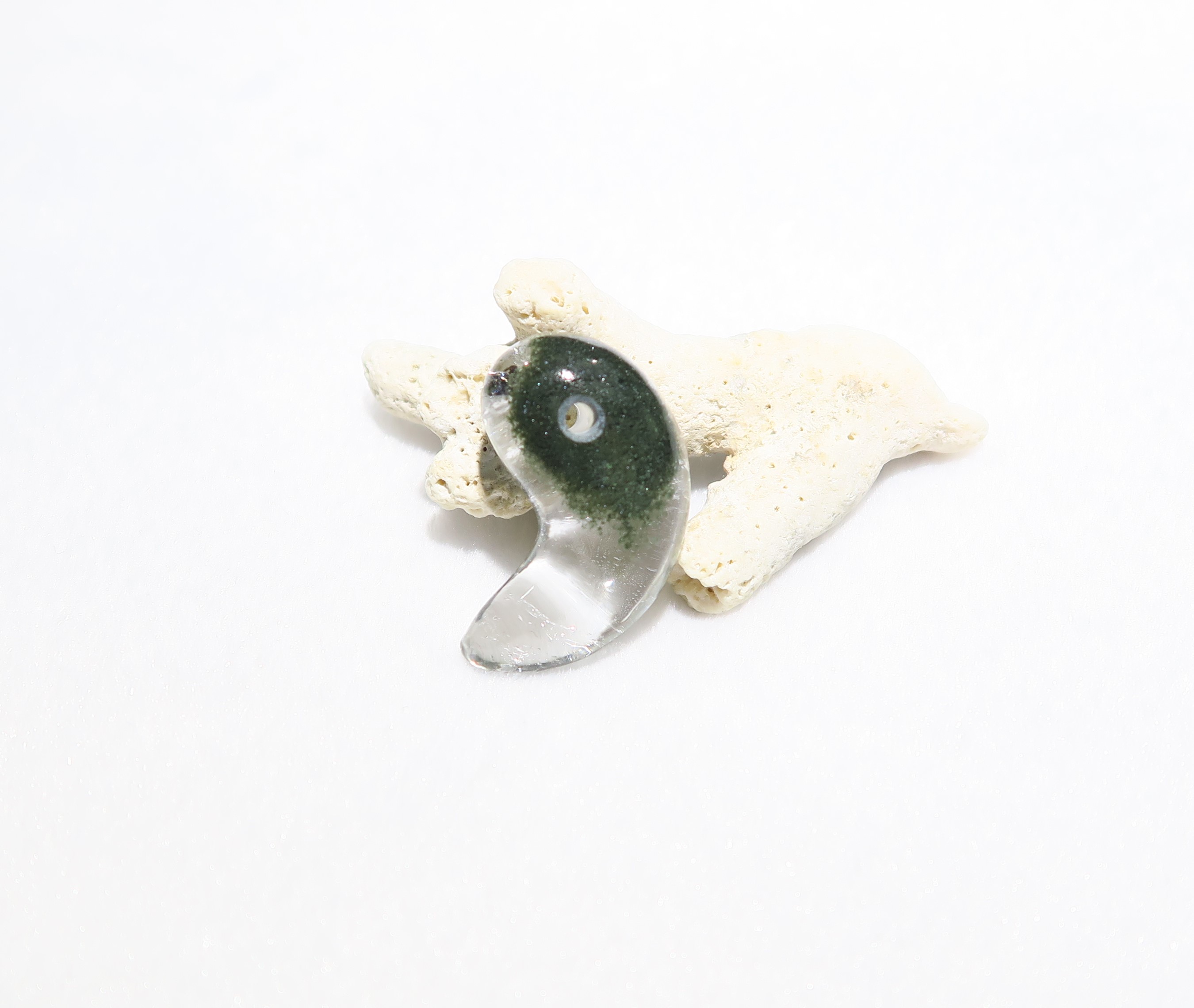 ガネーシュヒマール産ヒマラヤ水晶　勾玉