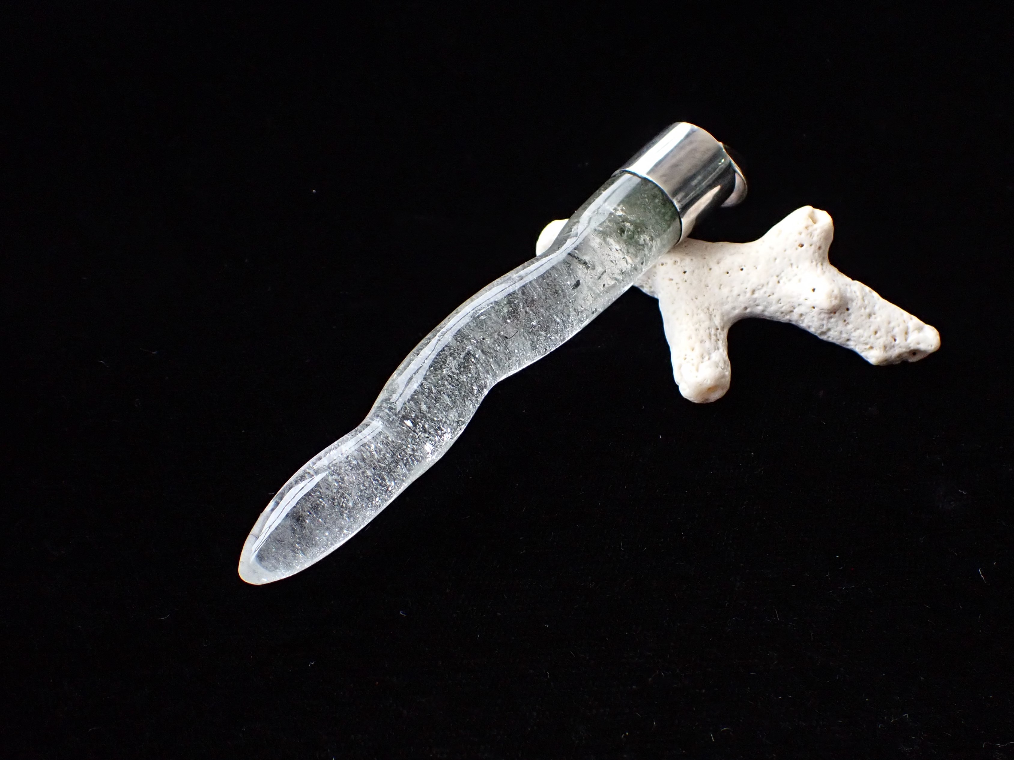 CC0586 ガネーシュヒマール産 ヒマラヤ水晶 ペンダントトップ（唐辛子型）