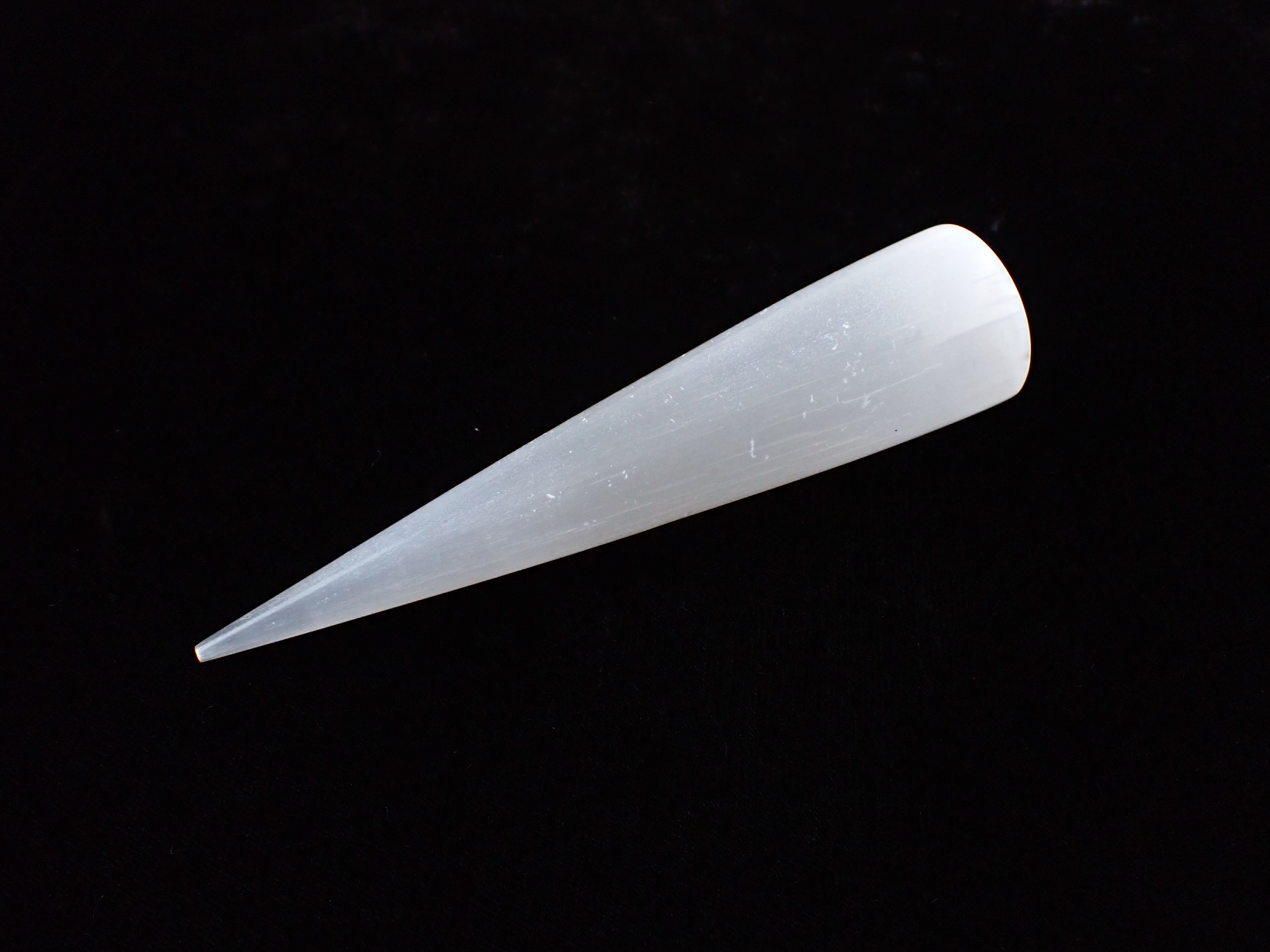 SH0094　セレナイト　タワー　８５．２ｇ