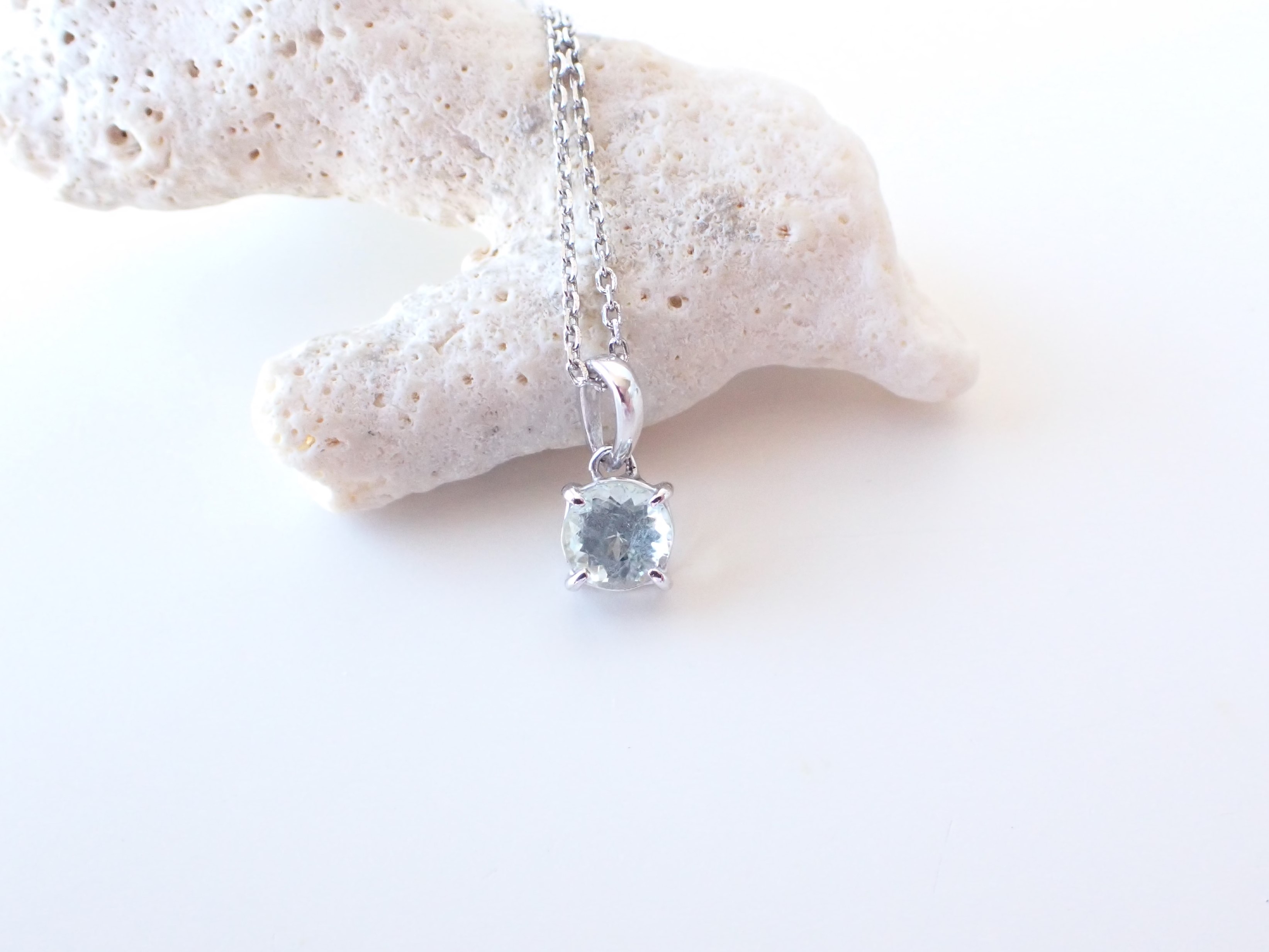 AB3428　モンテブラサイト　０．６８５ｃｔ　ペンダントトップ　☆ソーティング付き☆