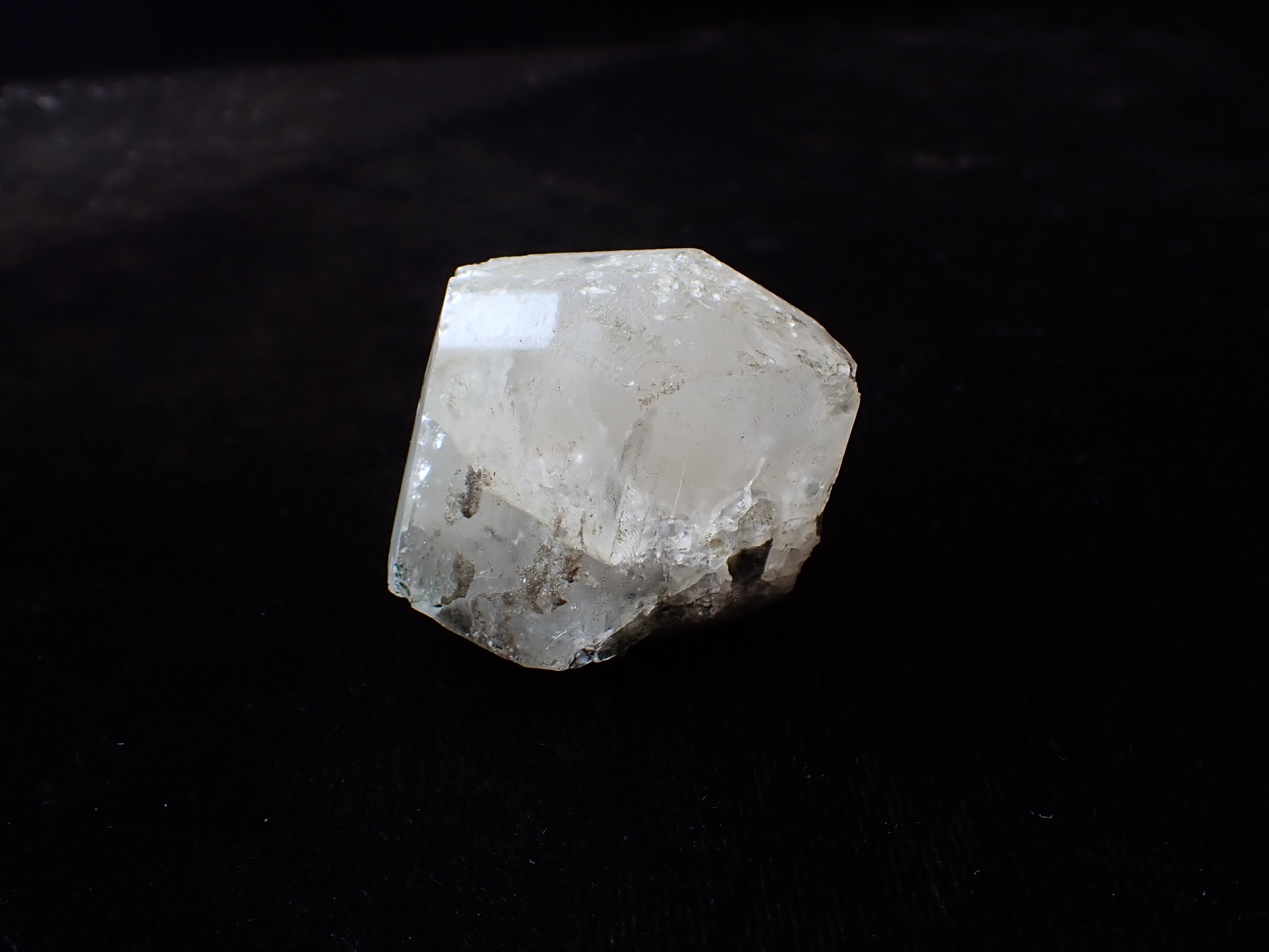 [鑑別メモ付]ロシア産フェナカイト原石　50ct 鑑別メモ付]ロシア産フェナカイト原石 50ct