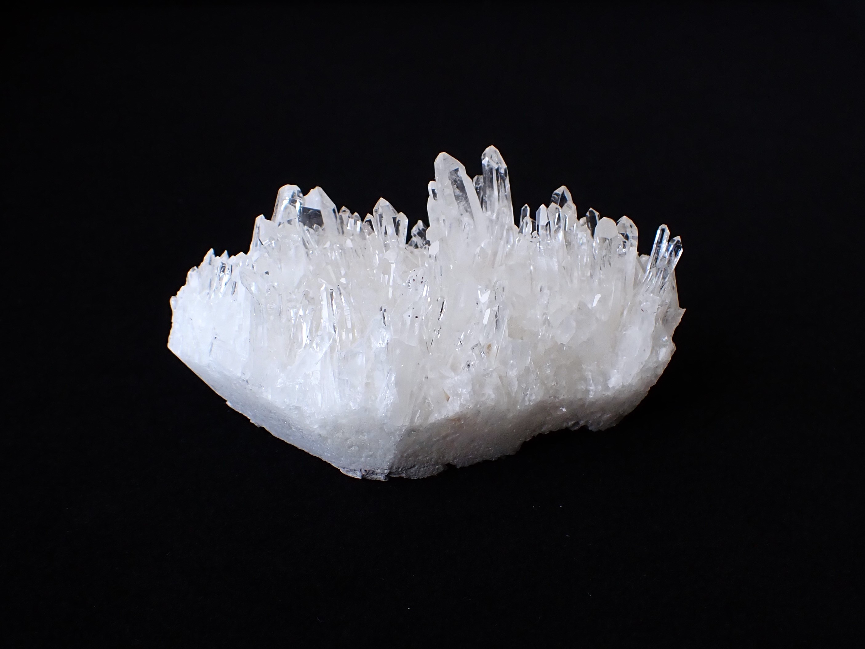 CE0010 四川省産 水晶 クラスター 133．4g
