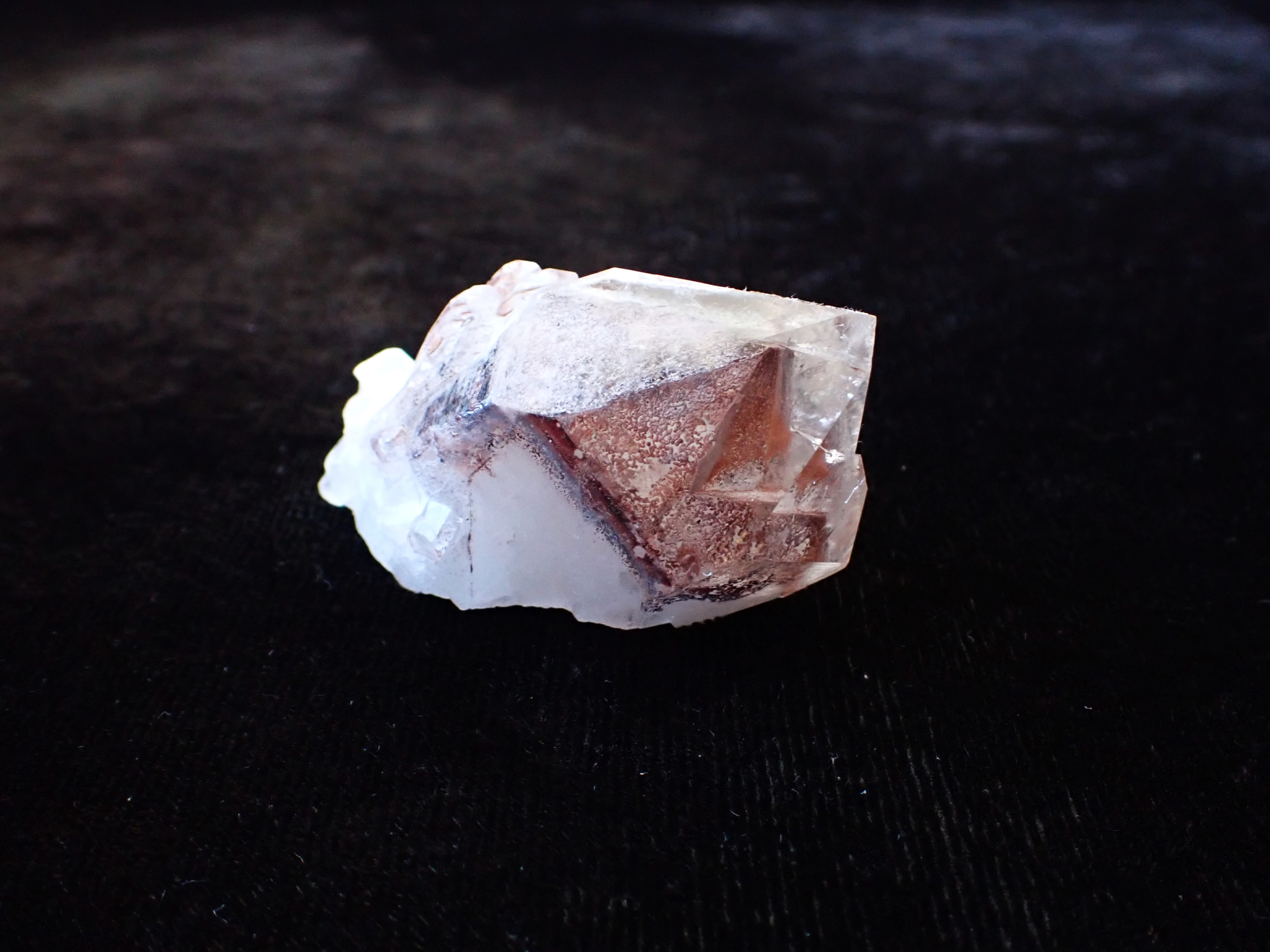 レッドファントムクォーツ