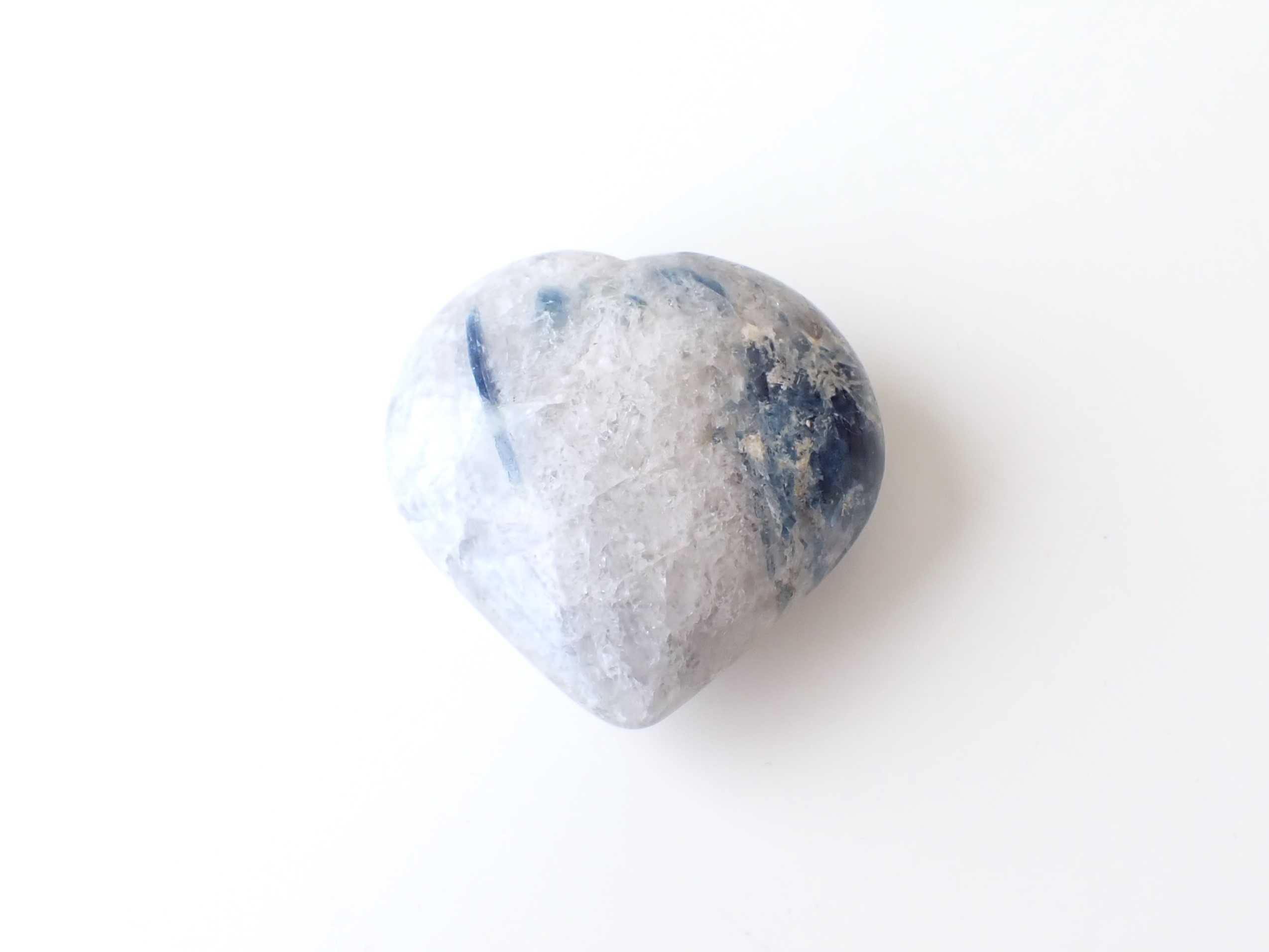 カイヤナイトインクォーツハート