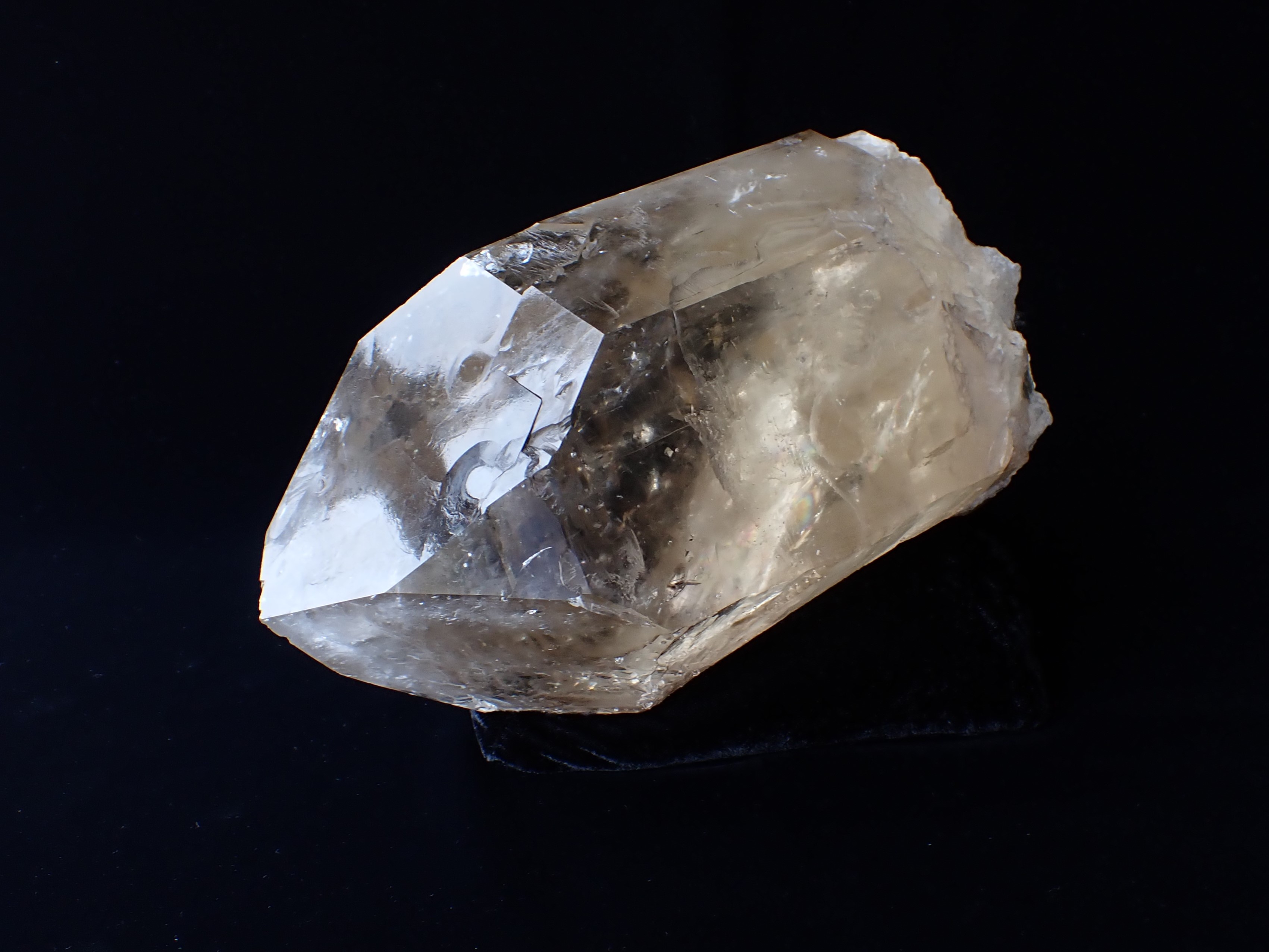 SD0343　【プレミアム】　天然シトリン（非加熱）　原石（ノンポリッシュ）　４２２０ｇ　☆台座クッション付き☆