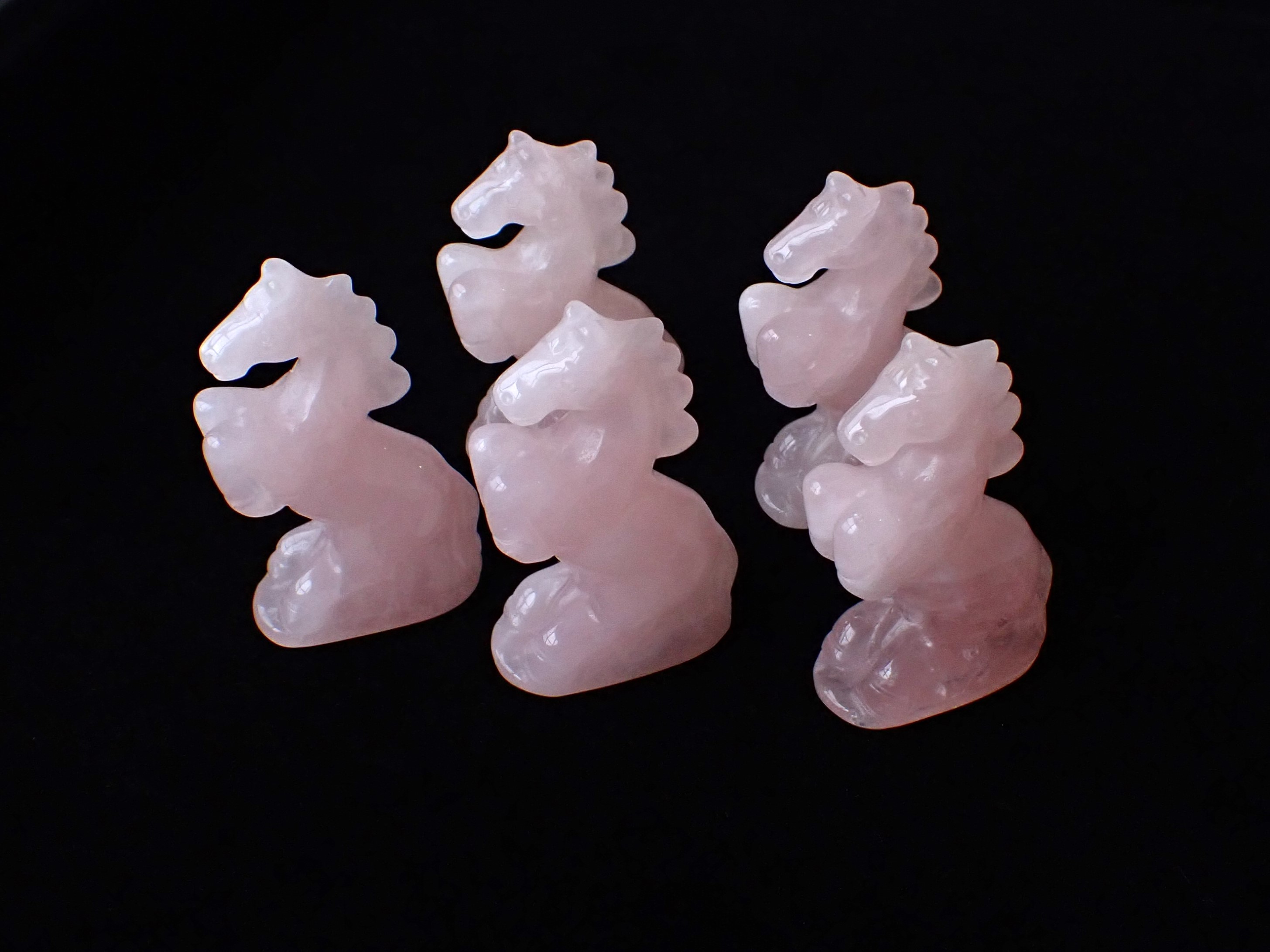 跳ね馬ローズクォーツ