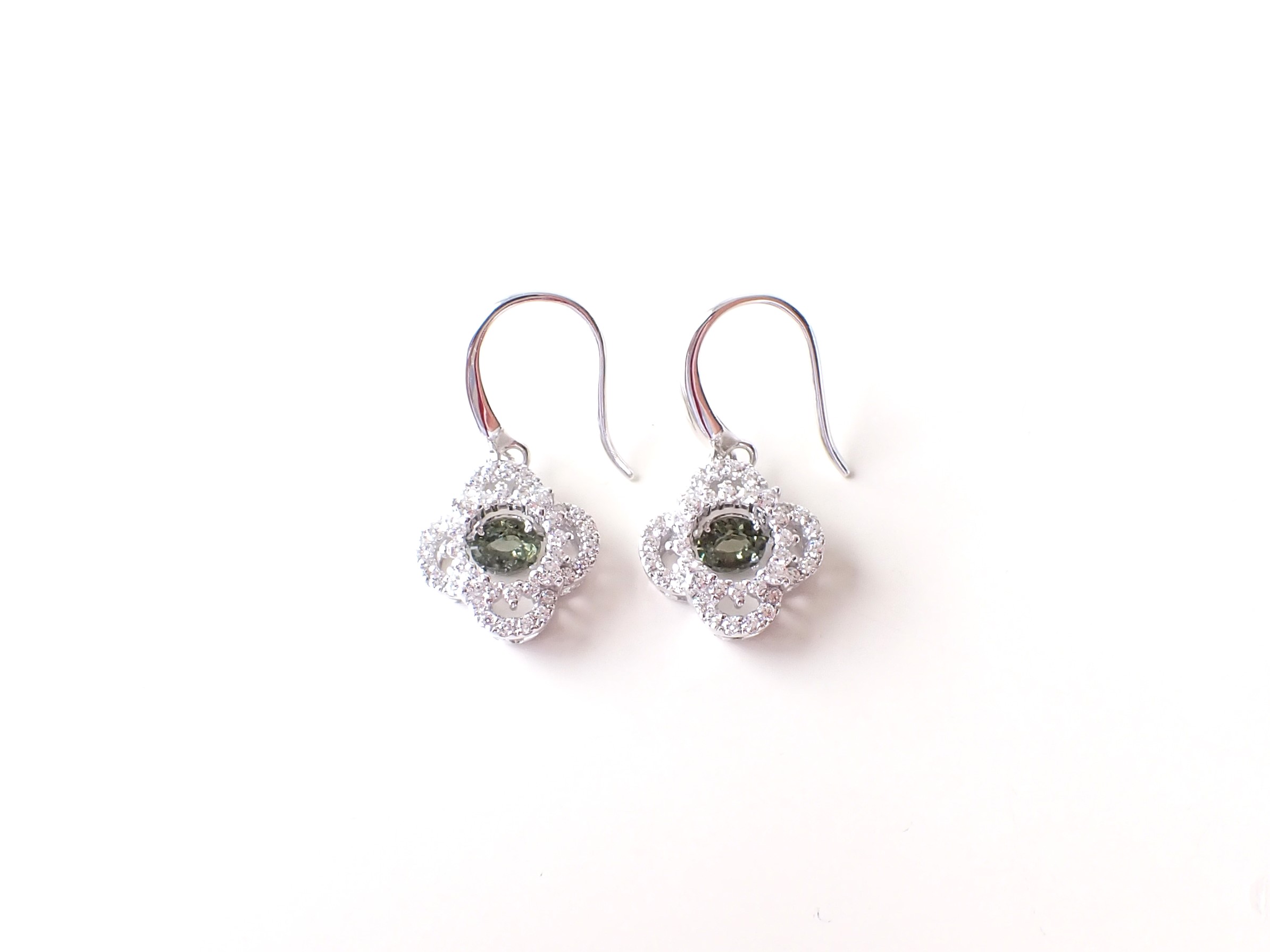 モルダバイトピアス