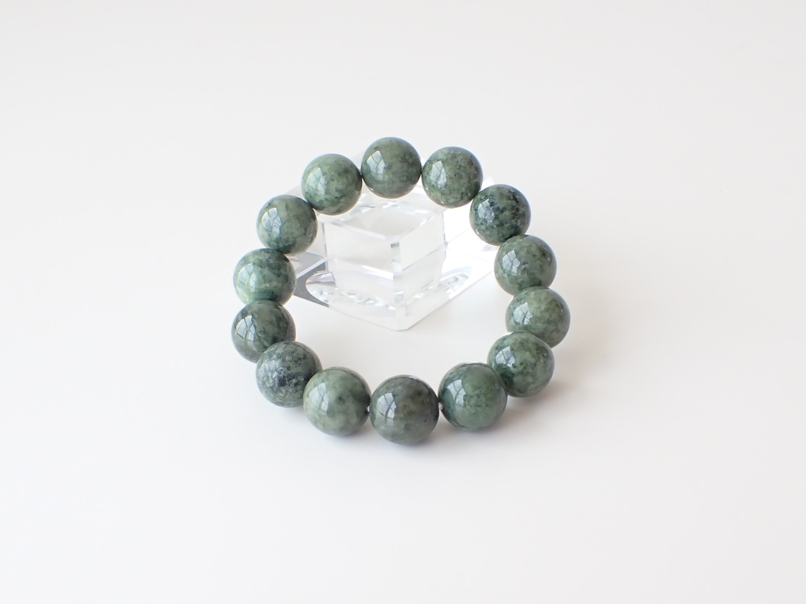 パイロクシナイトブレスレット