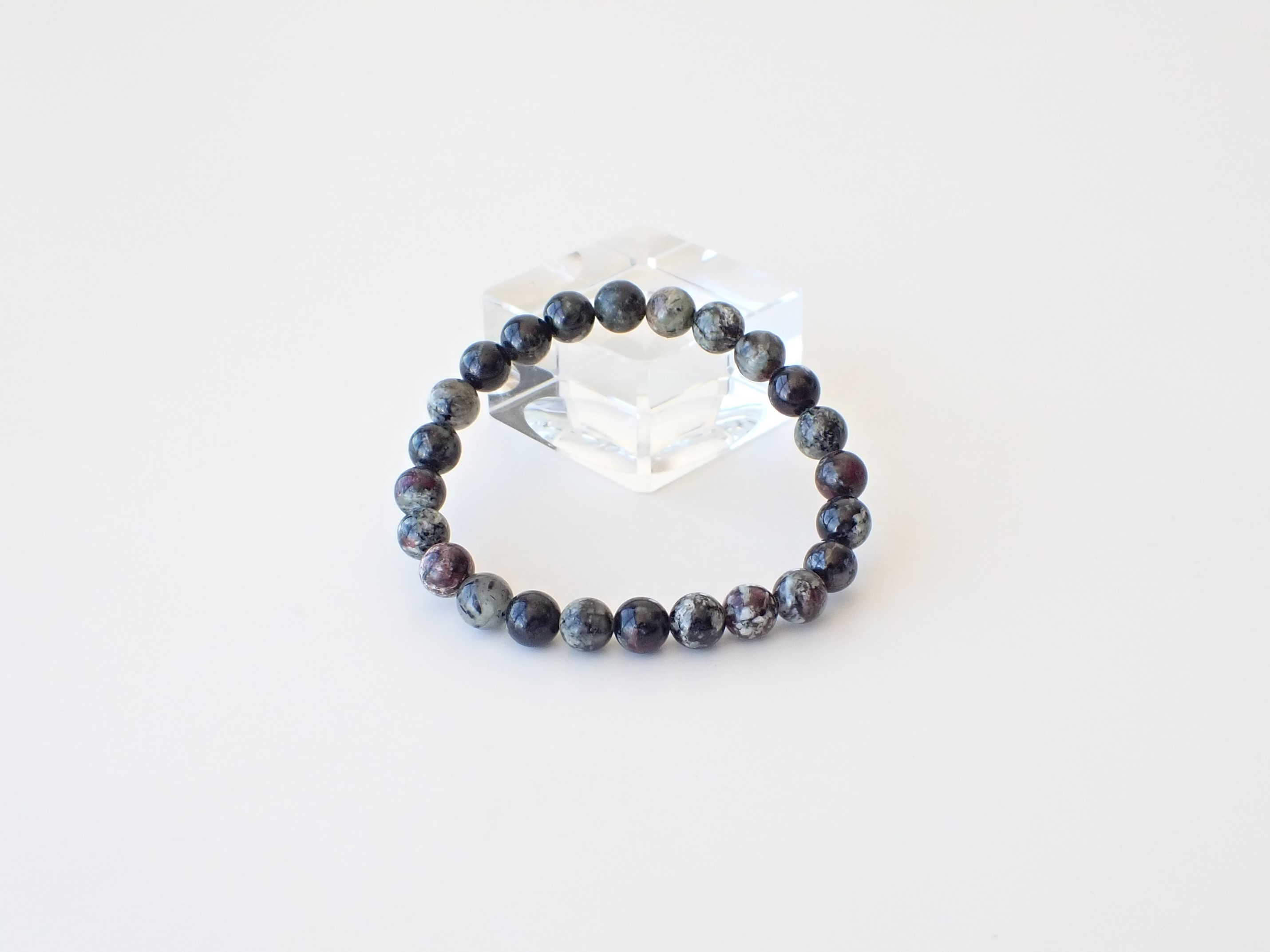 YA0056 【限定価格】 ロシア産 ユーディアライト 8mm ブレスレット