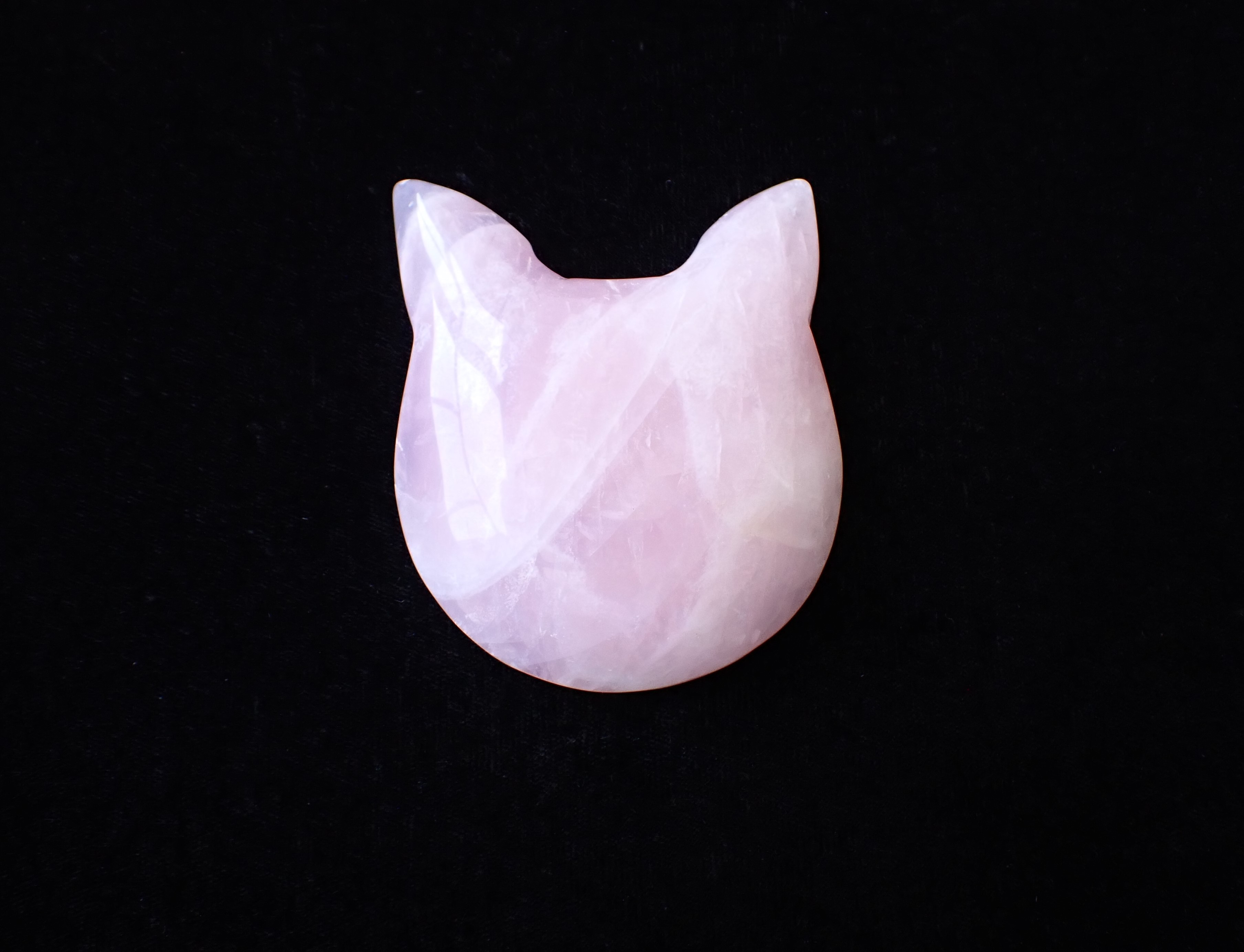 RB0377　ローズクォーツ　猫　１５３．９ｇ
