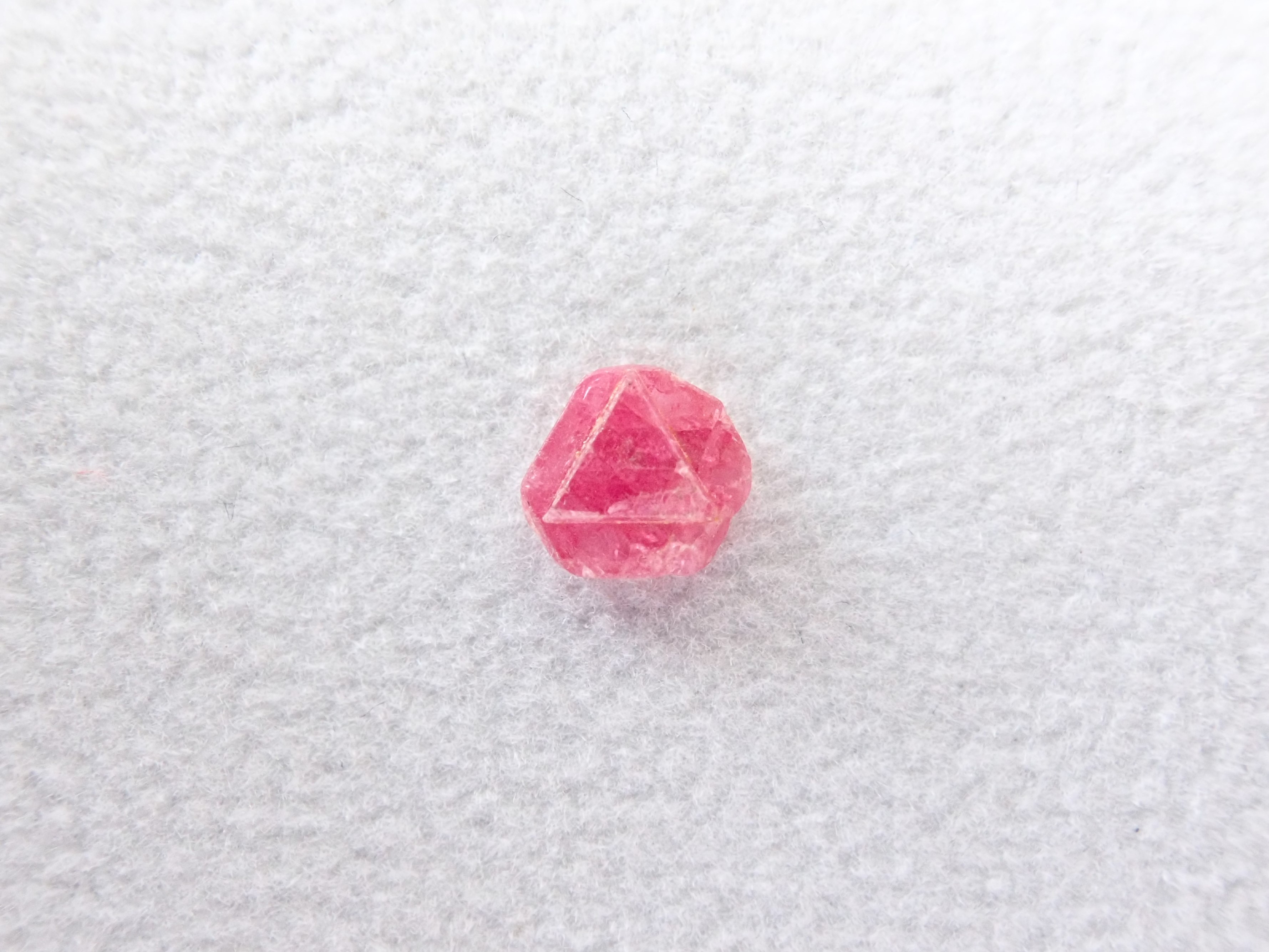 SP5001　【珍品】　ミャンマー　モゴック産　スピネル式双晶　◇ネコポス対応可◇