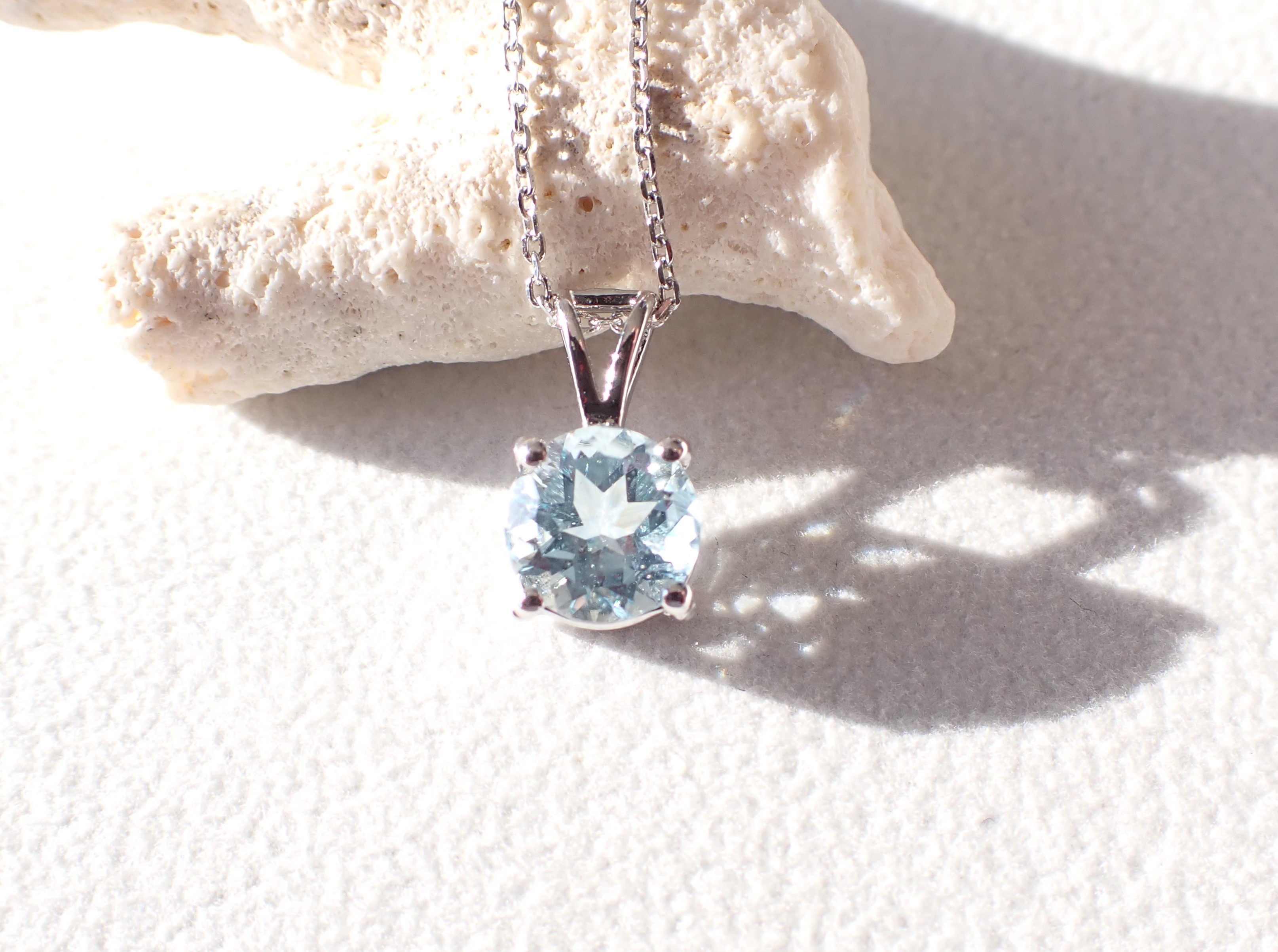 HE0189　ブルートパーズ／ラウンド　ペンダントトップ（シルバー）　◇ネコポス対応可◇