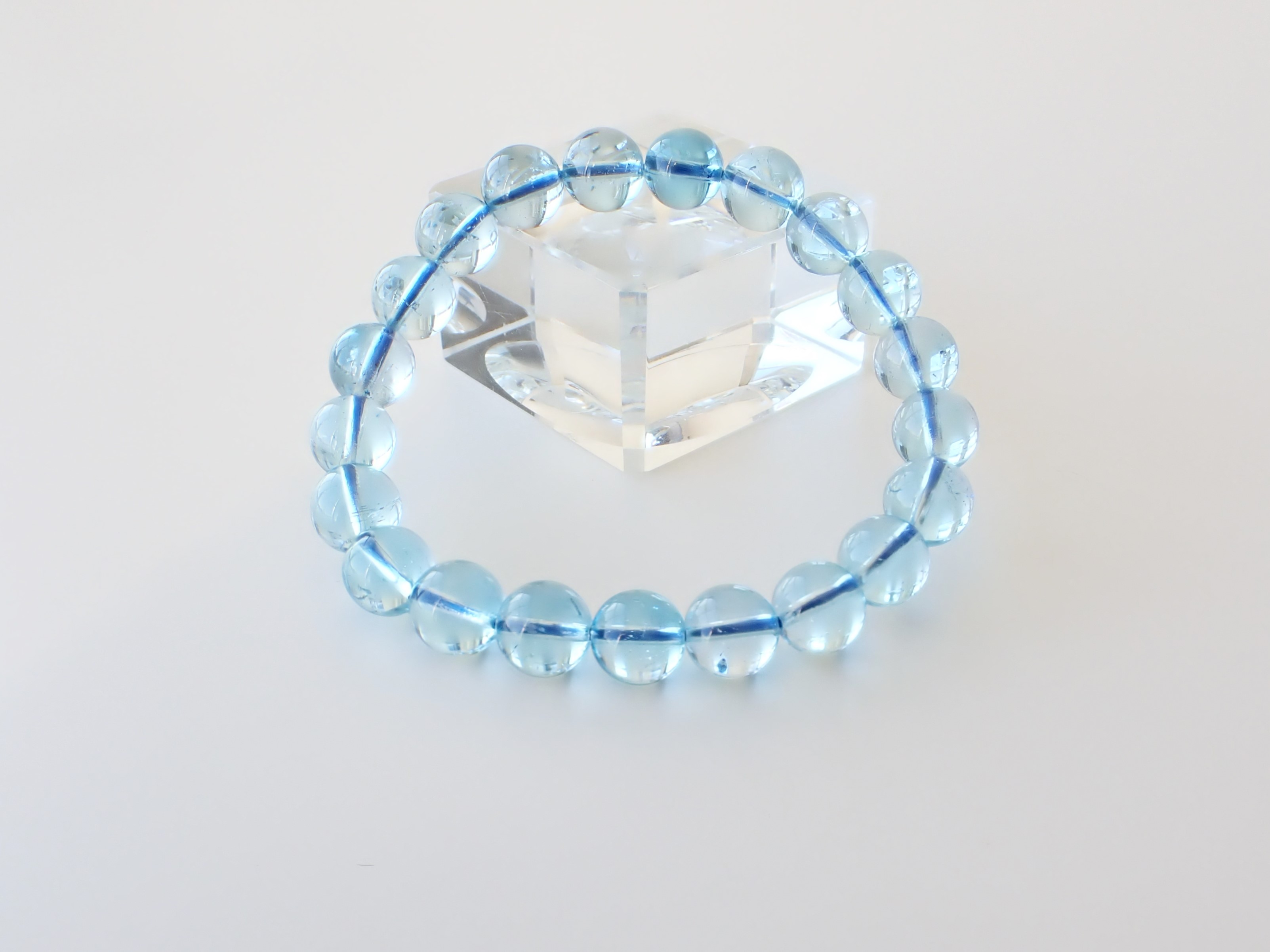 HE0194　ブルートパーズ　９ｍｍ　ブレスレット