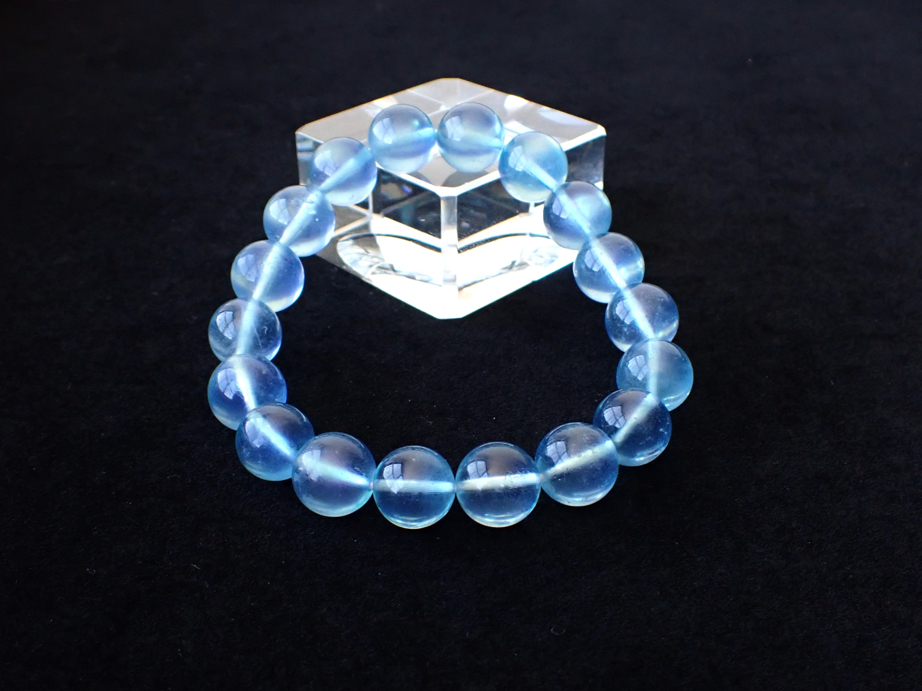 AA0416 カラーチェンジアクアマリン 10．5mm～11mm