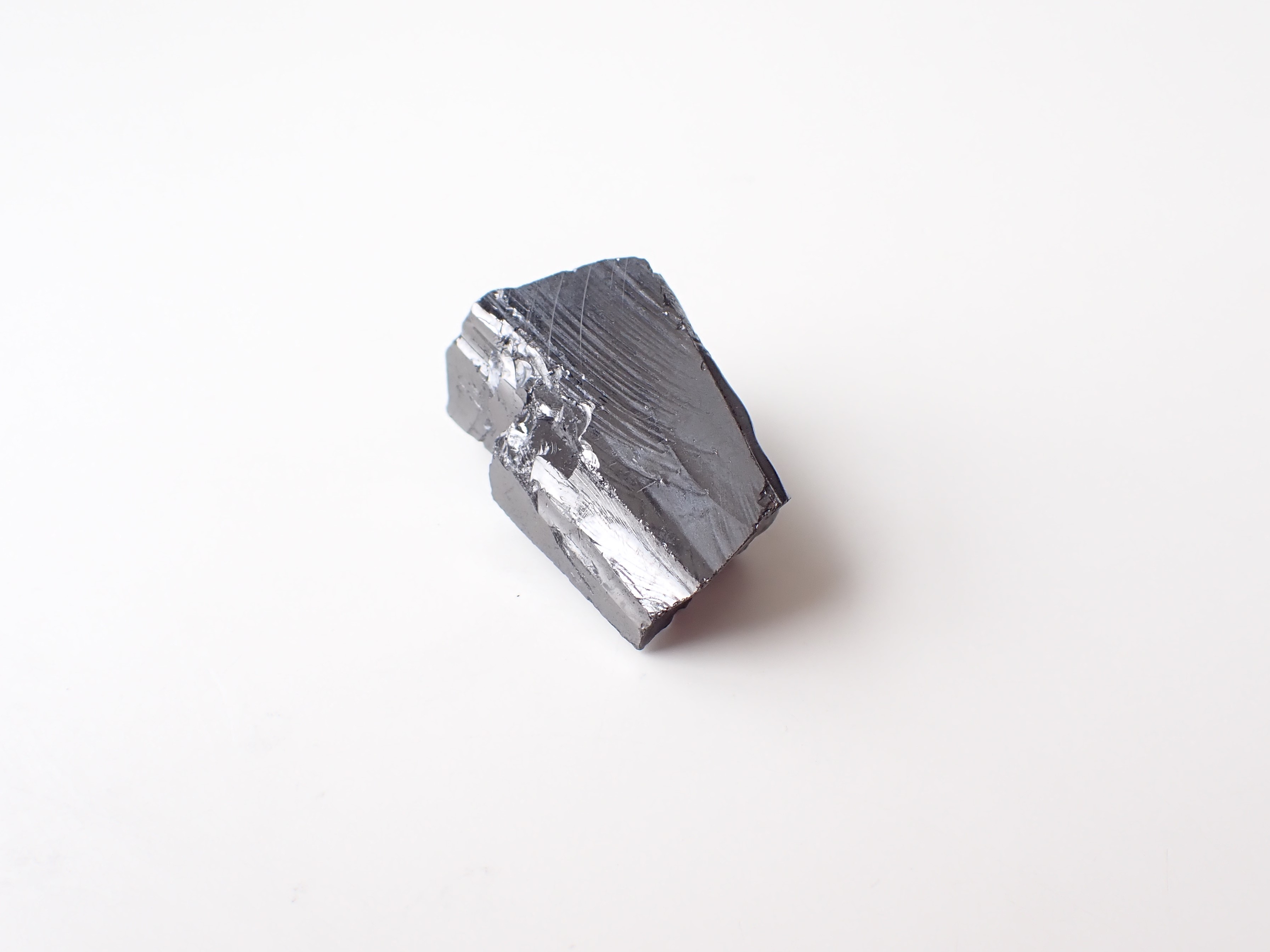 ST0083　ロシア　カレリア共和国産　シュンガイト（Shungite）　エリット　◇ネコポス対応可◇