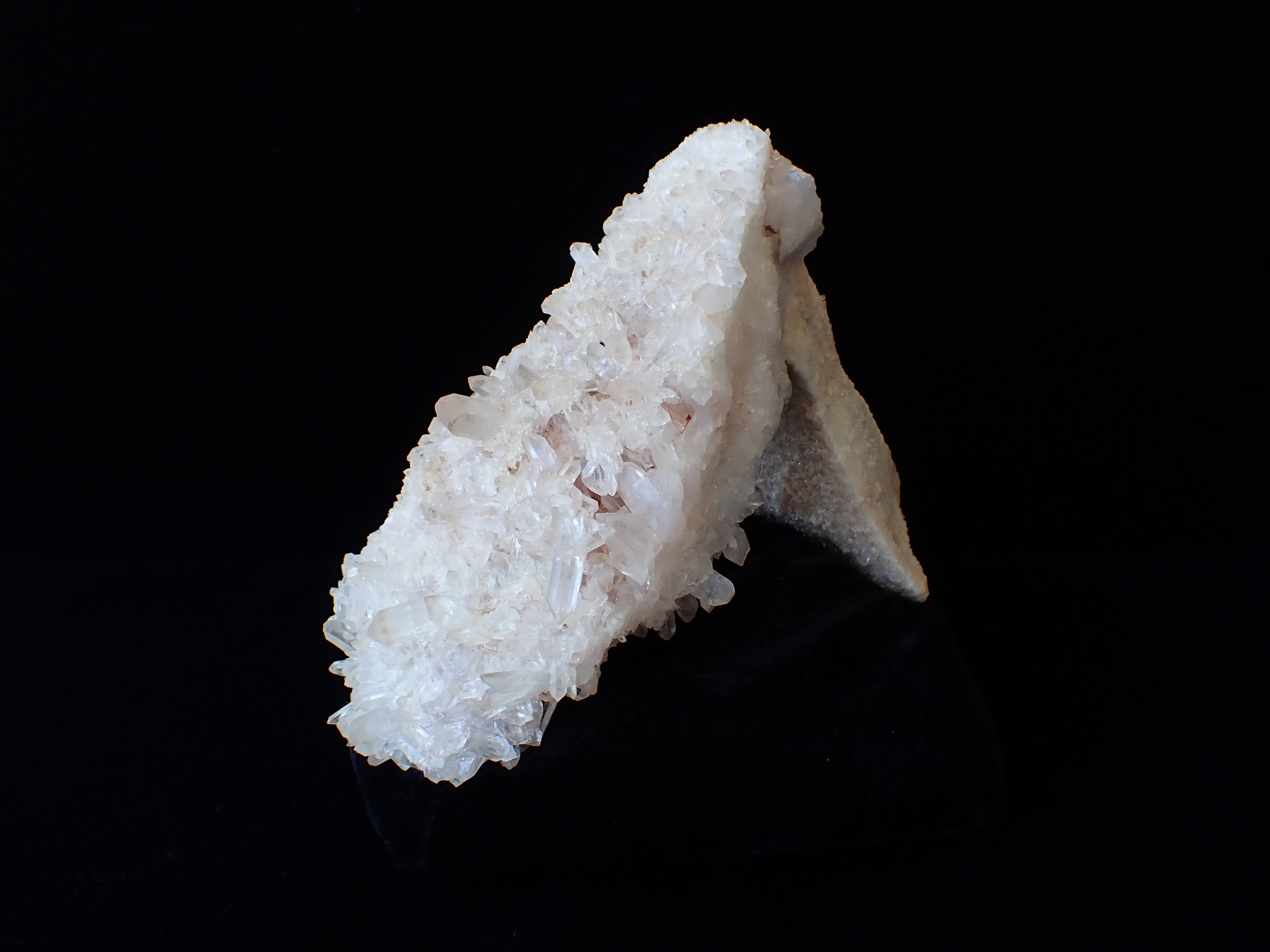 MG0557　マニカラン産　ヒマラヤ水晶　クラスター　１２９９ｇ　☆台座クッション付き☆