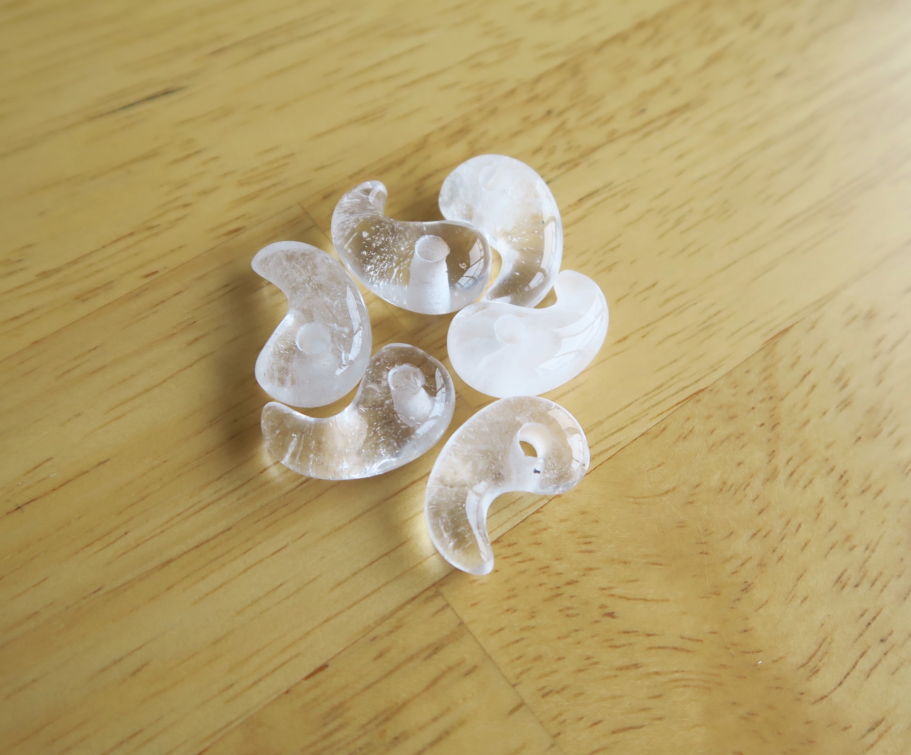 CC6531 【稀少】 ガネーシュヒマール産 ヒマラヤ水晶 勾玉 小サイズ