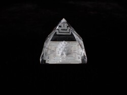 CC0647　ガネーシュヒマール産　ヒマラヤ水晶　シュリヤントラ　ピラミッド　６０．７ｇ