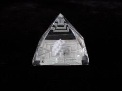 CC0648　ガネーシュヒマール産　ヒマラヤ水晶　シュリヤントラ　ピラミッド　９６．１ｇ