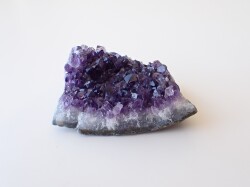 AC1731　ウルグアイ産　アメジスト　クラスター　１３１．５ｇ