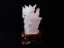 RM0123　九尾の狐／ローズクォーツ　６３７ｇ　☆木製台座／専用箱付き☆