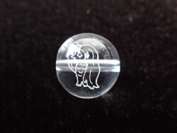 AB2570　【限定価格】　アマビエ　彫刻ビーズ（水晶／オニキス）　粒販売　◇ネコポス対応可◇　☆各種セール・ポイント付与対象外☆