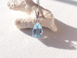 HE0191　ブルートパーズ／ペアシェイプ　ペンダントトップ（シルバー）　◇ネコポス対応可◇