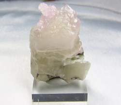 ローズクォーツ　結晶