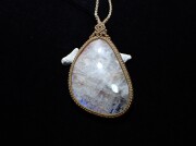 ムーンストーンマクラメ編みネックレス