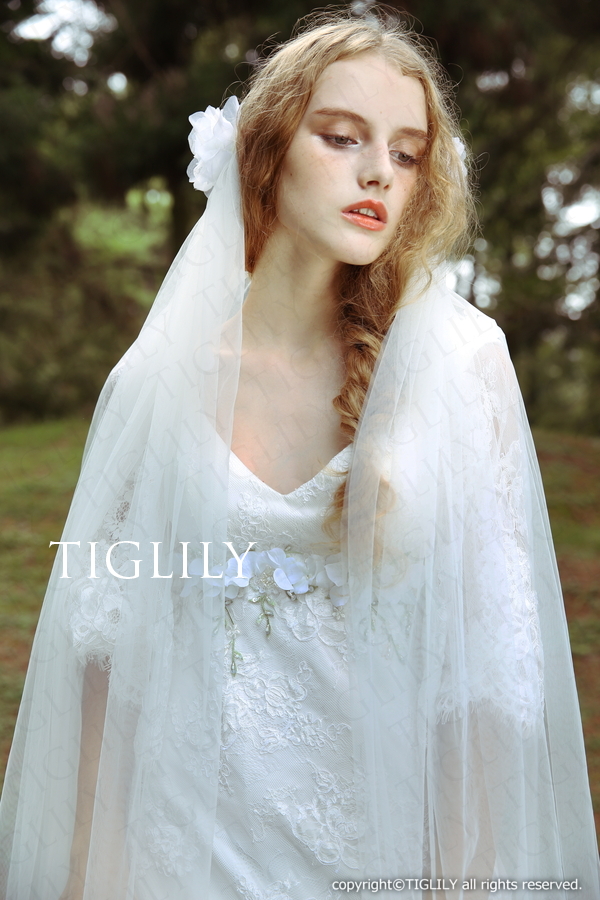 ホワイトウェディングドレス スリーブレス 楽天市場】花嫁 ウェディングドレス Aライン 白ドレス スタンドカラー