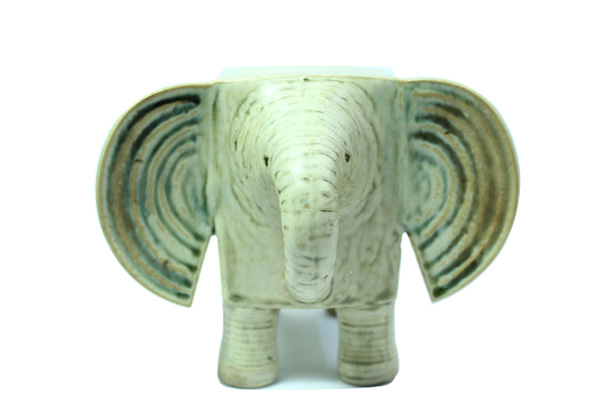 AFRICA 　　　　　　　　　　　　Elefant (W18.0.cm)　　　　　　　