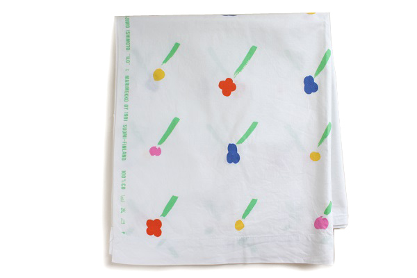 北欧ヴィンテージ　　　　　　　　　marimekko ILO イロ  75cm×138cm / お花