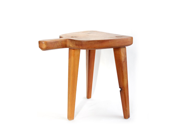 北欧ビンテージ  　　　　　古い3本脚のスツール