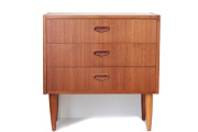北欧ヴィンテージ　              　Chest of drawers / 3段収納家具 ＋送料全国一律3,300円税込　