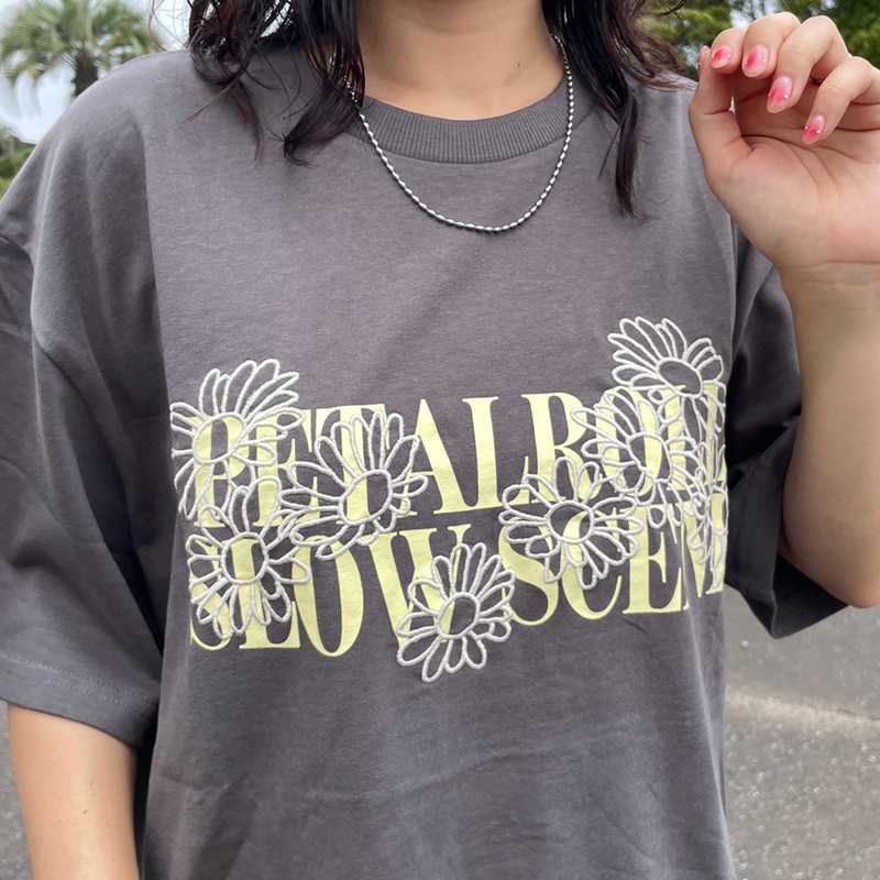プリント刺繍ロゴTシャツ